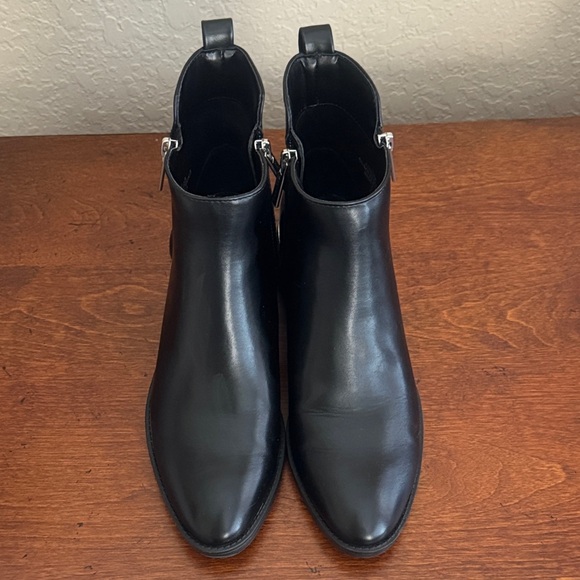 Calvin Klein Women's Black Leather Ankle Boots Size 7.5 M EUC - Picture 3 of 15